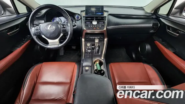 Lexus NX — интерьер