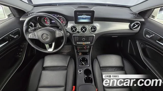 Mercedes-Benz GLA-класс — интерьер