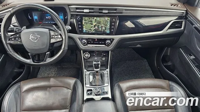 KG Mobility Korando — интерьер