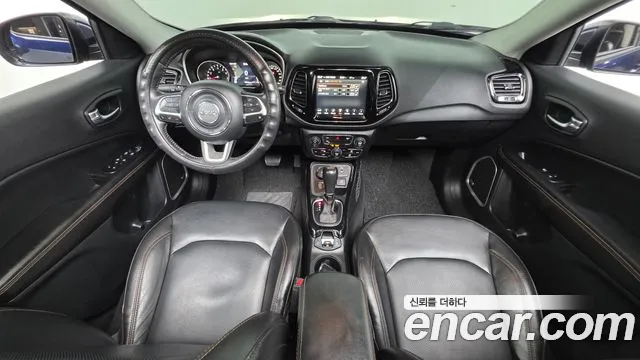 Jeep Compass — интерьер