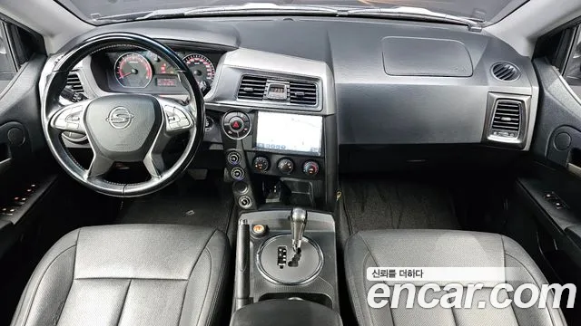KG Mobility Korando — интерьер