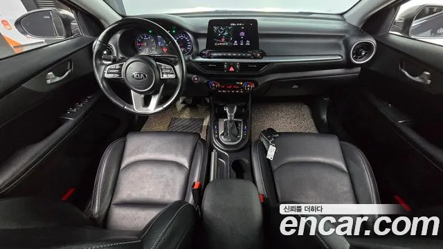 Kia K3 — интерьер