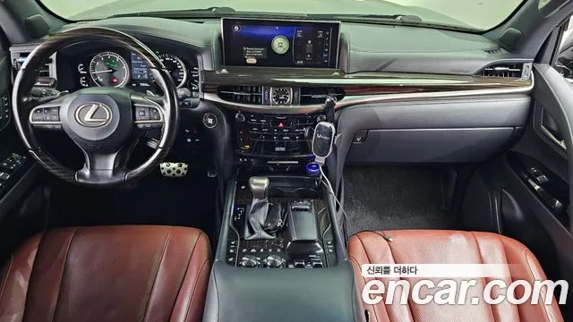 Lexus LX — интерьер