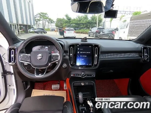 Volvo XC40 — интерьер