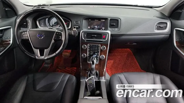 Volvo S60 — интерьер