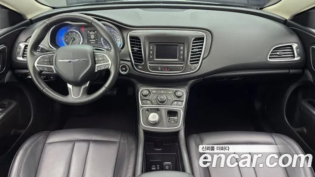 Chrysler 200 — интерьер
