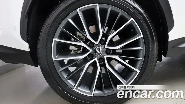Lexus NX — интерьер