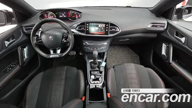 Peugeot 308 — интерьер