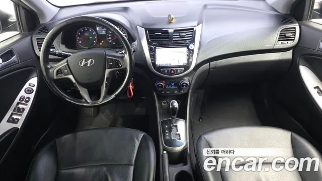 Hyundai Accent — интерьер