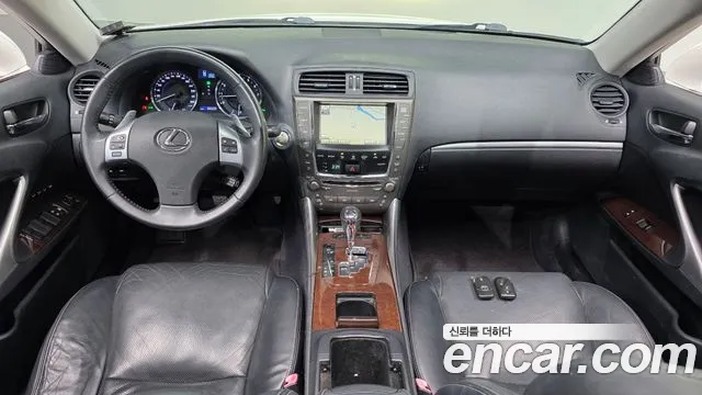 Lexus IS — интерьер