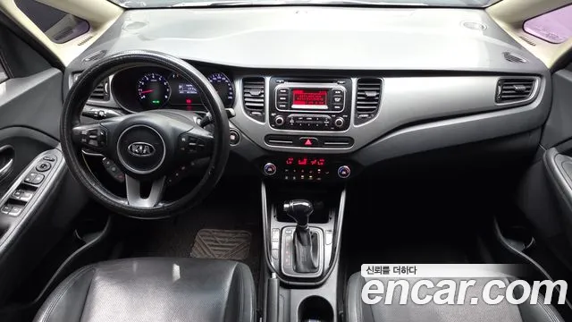 Kia Carens — интерьер