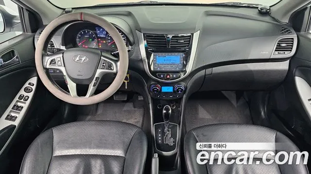 Hyundai Accent — интерьер