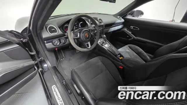 Porsche 718 — интерьер