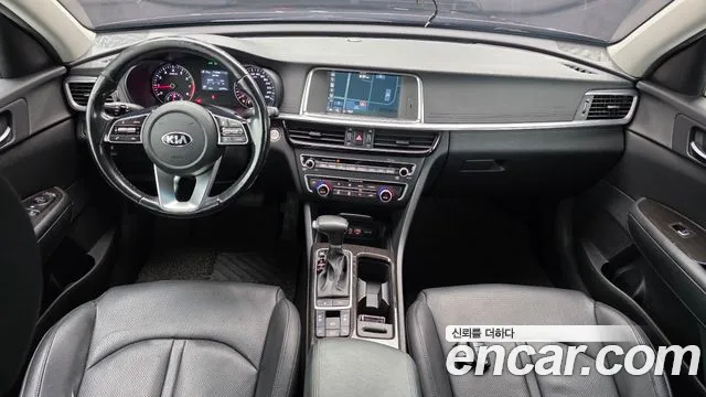 Kia K5 — интерьер