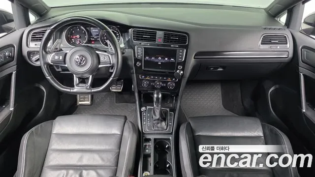 Volkswagen Golf — интерьер
