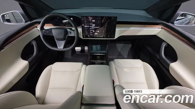 Tesla Model X — интерьер