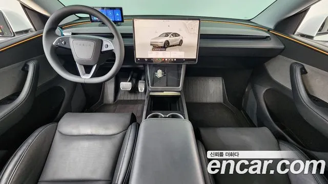 Tesla Model Y — интерьер