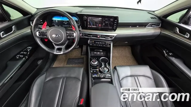 Kia K5 — интерьер
