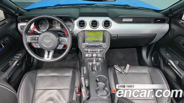 Ford Mustang — интерьер