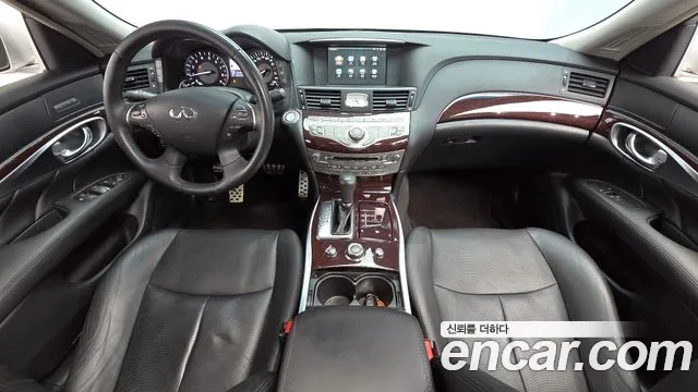 Infiniti M — интерьер
