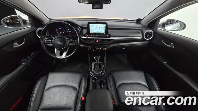 Kia K3 — интерьер