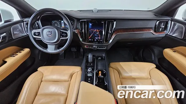 Volvo V60 — интерьер