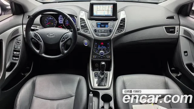 Hyundai Elantra — интерьер