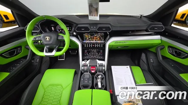 Lamborghini Urus — интерьер