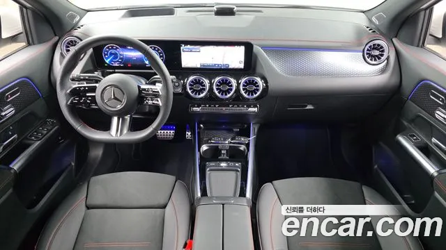 Mercedes-Benz EQA — интерьер