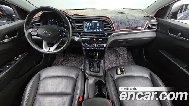 Hyundai Elantra — интерьер