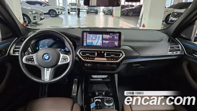 BMW iX3 — интерьер