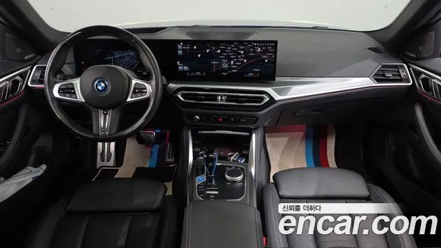 BMW i4 — интерьер