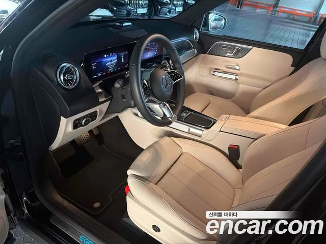 Mercedes-Benz EQB — интерьер