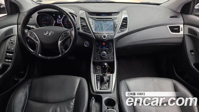 Hyundai Elantra — интерьер