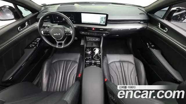 Kia K5 — интерьер