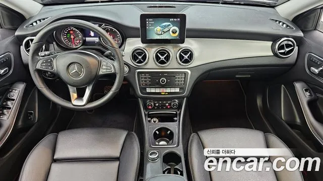 Mercedes-Benz GLA-класс — интерьер