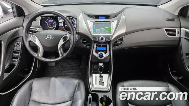 Hyundai Elantra — интерьер