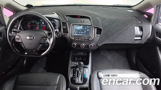 Kia K3 — интерьер
