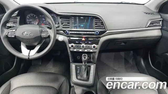Hyundai Elantra — интерьер