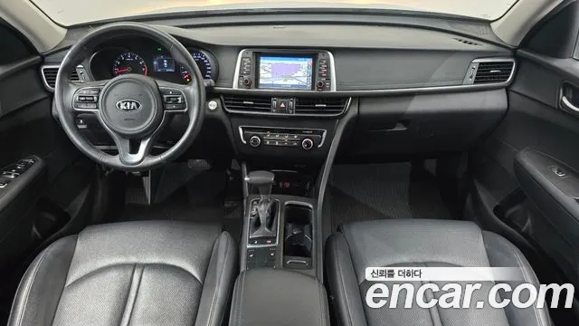 Kia K5 — интерьер