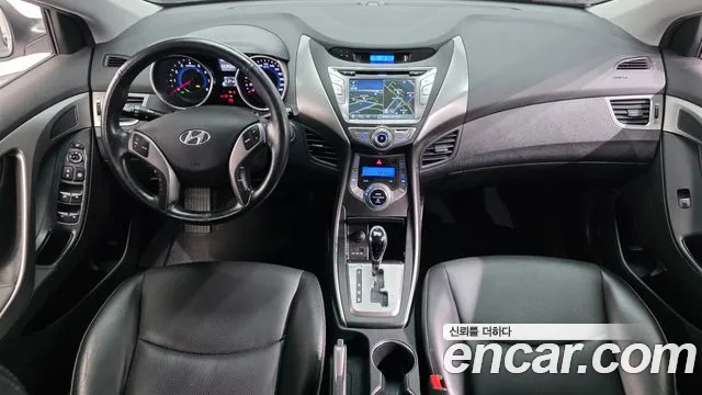 Hyundai Elantra — интерьер
