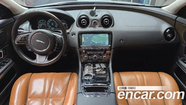 Jaguar XJ — интерьер