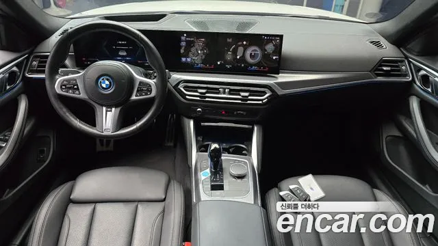 BMW i4 — интерьер