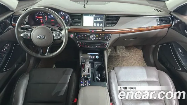 Kia K7 — интерьер