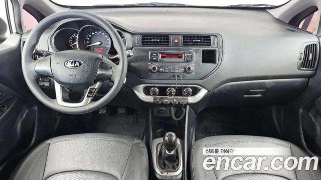 Kia Pride — интерьер
