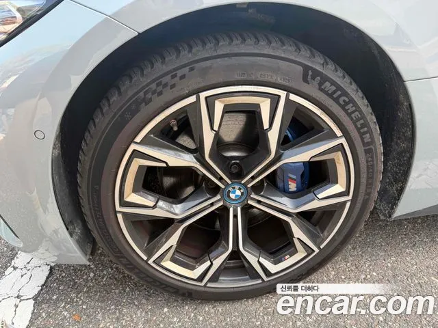 BMW i4 — интерьер