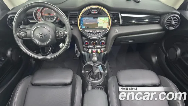 MINI Cooper — интерьер