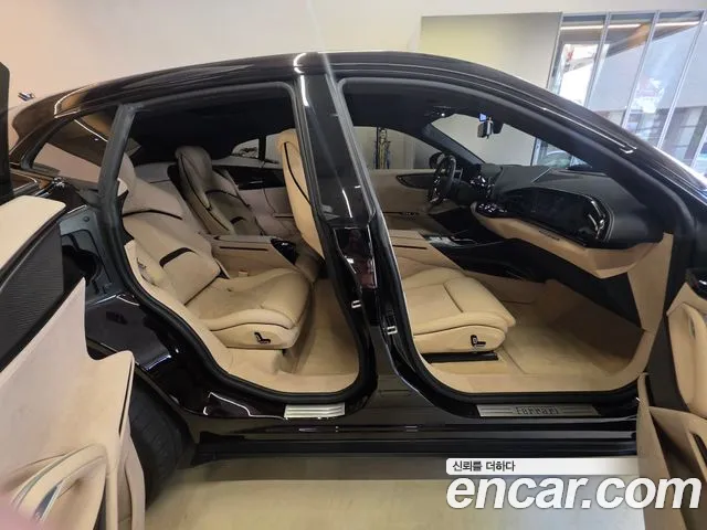 Ferrari Purosangue — интерьер