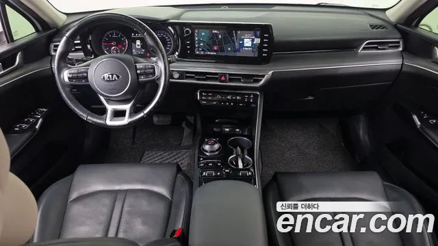 Kia K5 — интерьер