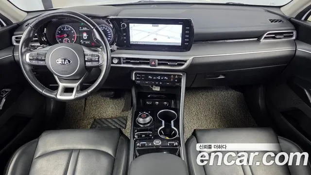 Kia K5 — интерьер